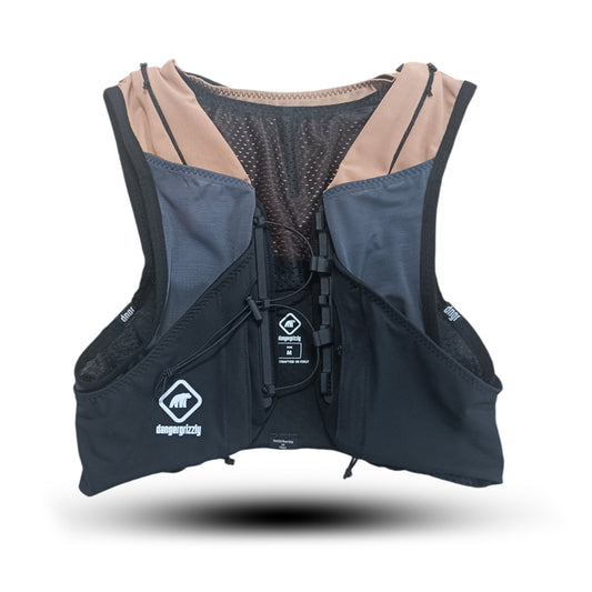 Claw 12L PRO Vest - SAND/BLACK with Black Dyneema Pocket