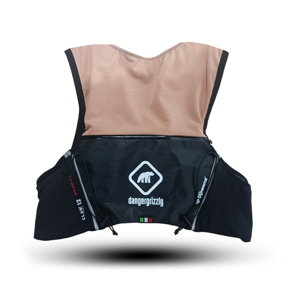 Claw 12L PRO Vest - SAND/BLACK with Black Dyneema Pocket